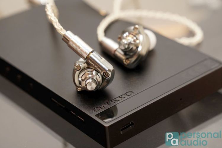 取自 [https://personalaudio.hk/2018/09/20/acoustune-hs-1650-cu-and-hs-1670-ss-riview/acoustune-hs-1650-cu-and-hs-1670-ss-14/](https://personalaudio.hk/2018/09/20/acoustune-hs-1650-cu-and-hs-1670-ss-riview/acoustune-hs-1650-cu-and-hs-1670-ss-14/)